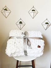 Load image into Gallery viewer, Chunky Knit Blanket in White

